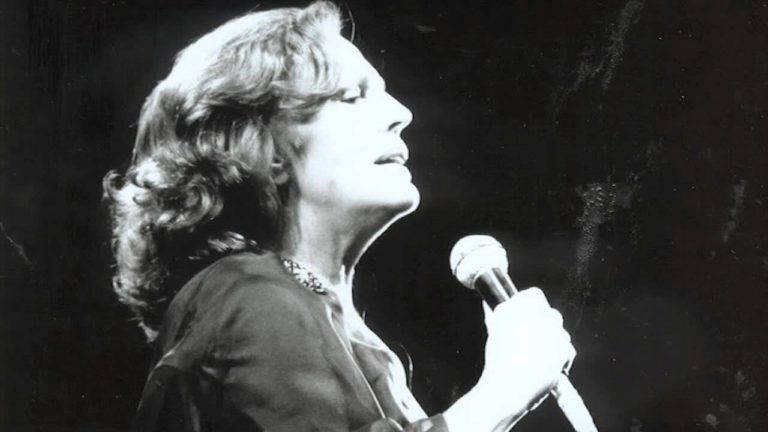 Amália Rodrigues • “É ou Não é?”