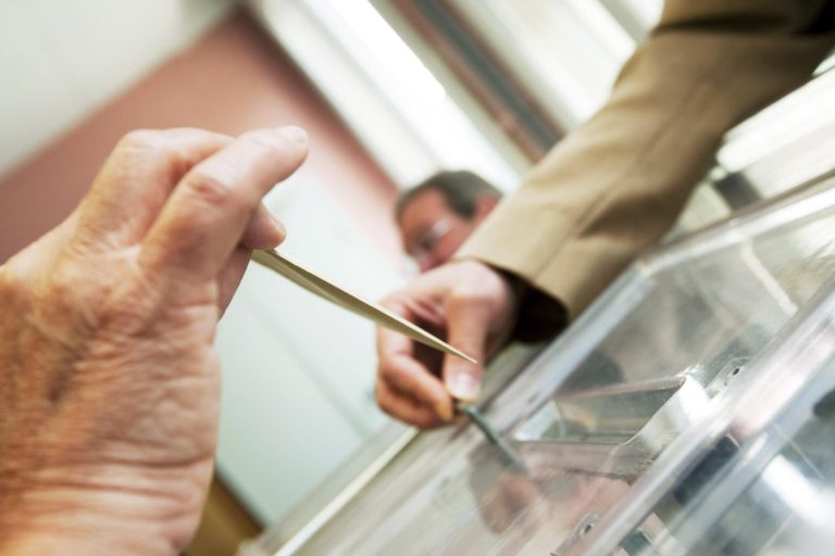 Não está a esquecer nada?  Então… E o voto?