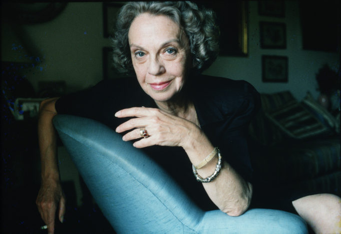 “Porque os outros se compram e se vendem / E os seus gestos dão sempre dividendo” Sophia de Mello Breyner Andresen