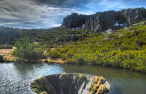 Quem se terá lembrado de pôr um funil dentro de uma lagoa? Covão dos Conchos