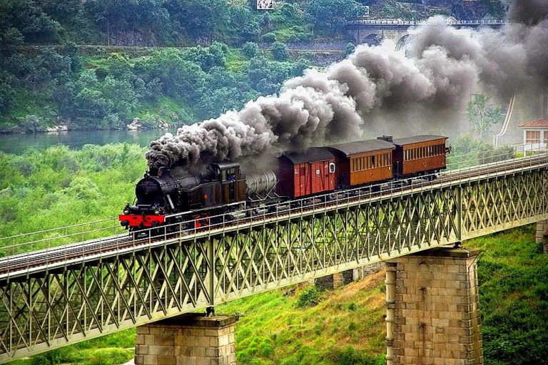 Uma Viagem de Charme no Comboio Histórico do Douro